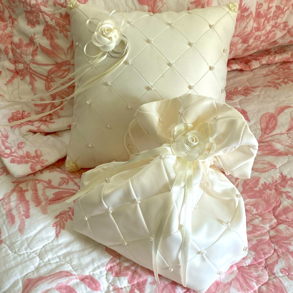 I am selling my vintage wedding dress  2002ring pillow, little purse